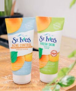 St Ives Fresh Skin Apricot Scrub 150ml (1)
